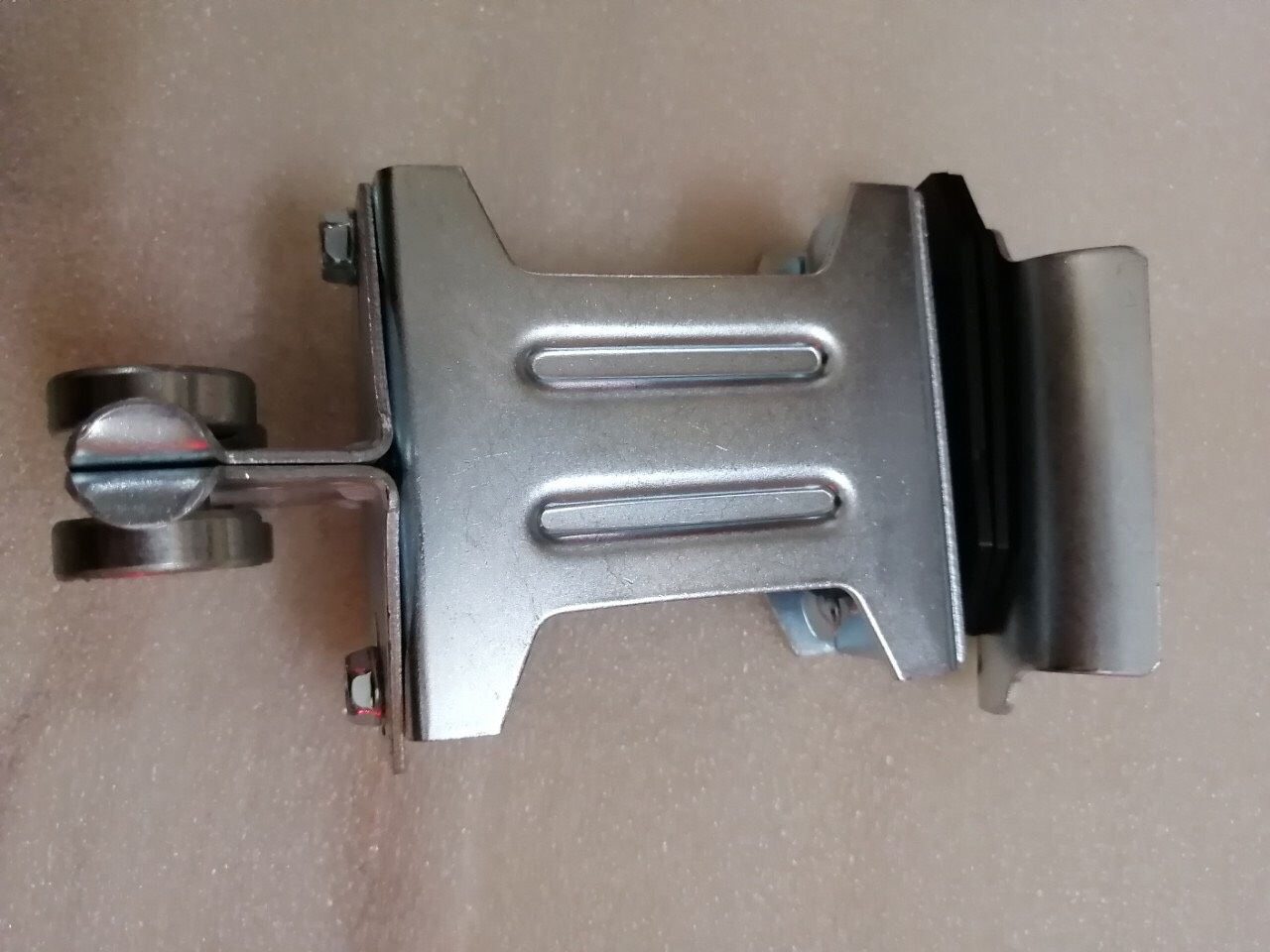 Con trượt dẫn hướng