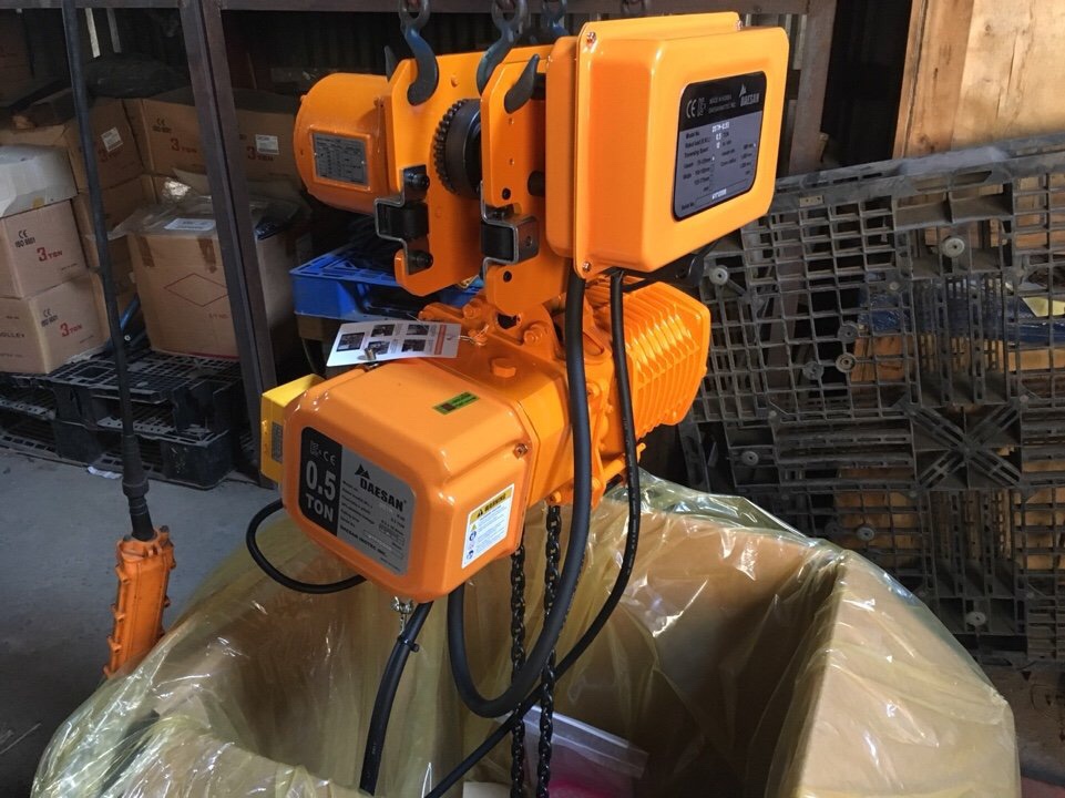 PA LĂNG XÍCH ĐIỆN DAESAN 0.5 TẤN DI CHUYỂN